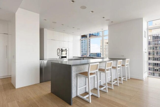 Building Photo - 3 bedroom in Brooklyn NY 11249
