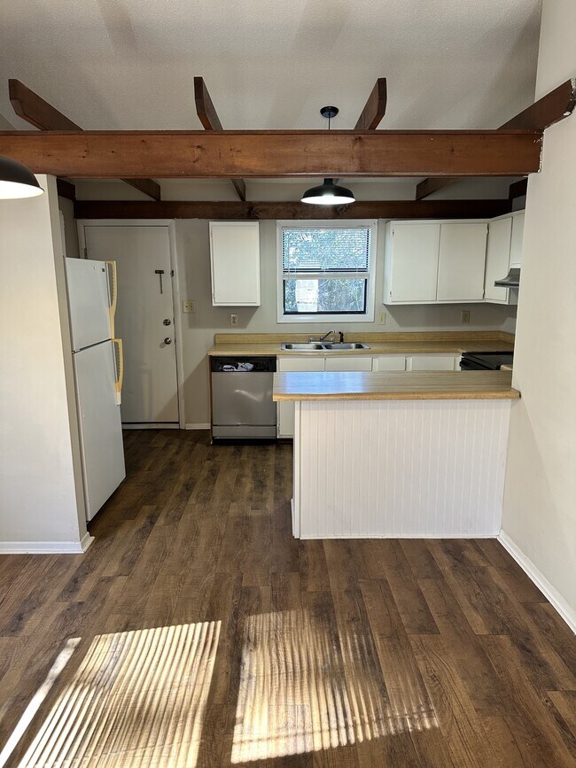 Foto del edificio - 138 Village Ct