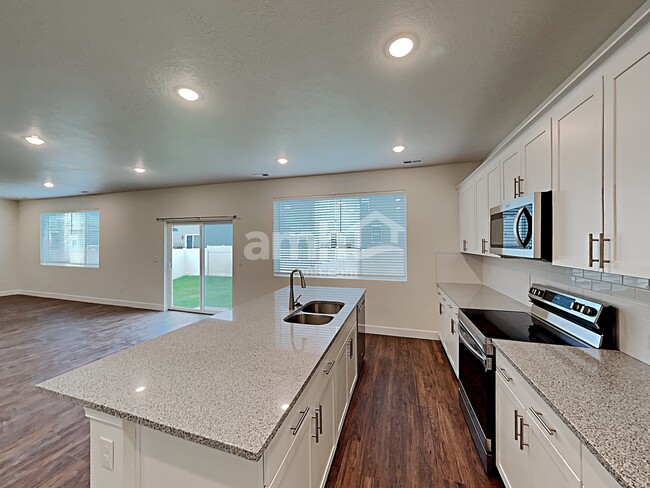 Building Photo - 2415 E Surry Way