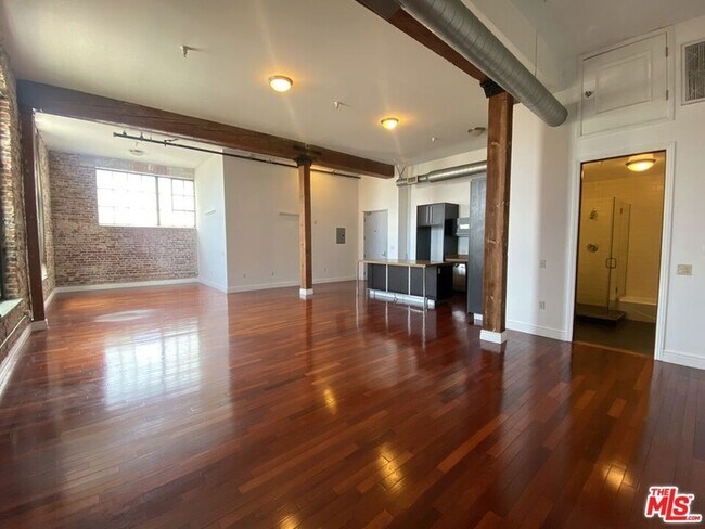 Foto del edificio - 652 Mateo St