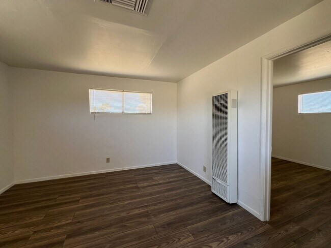 Building Photo - P054