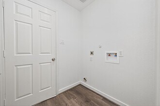 Building Photo - 7714 Stallion Trail Dr