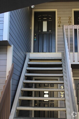 Building Photo - 1315 N Western Ave