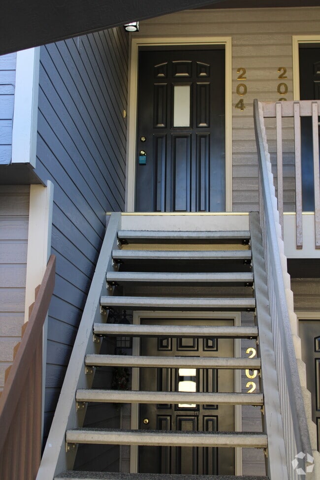 Building Photo - 1315 N Western Ave