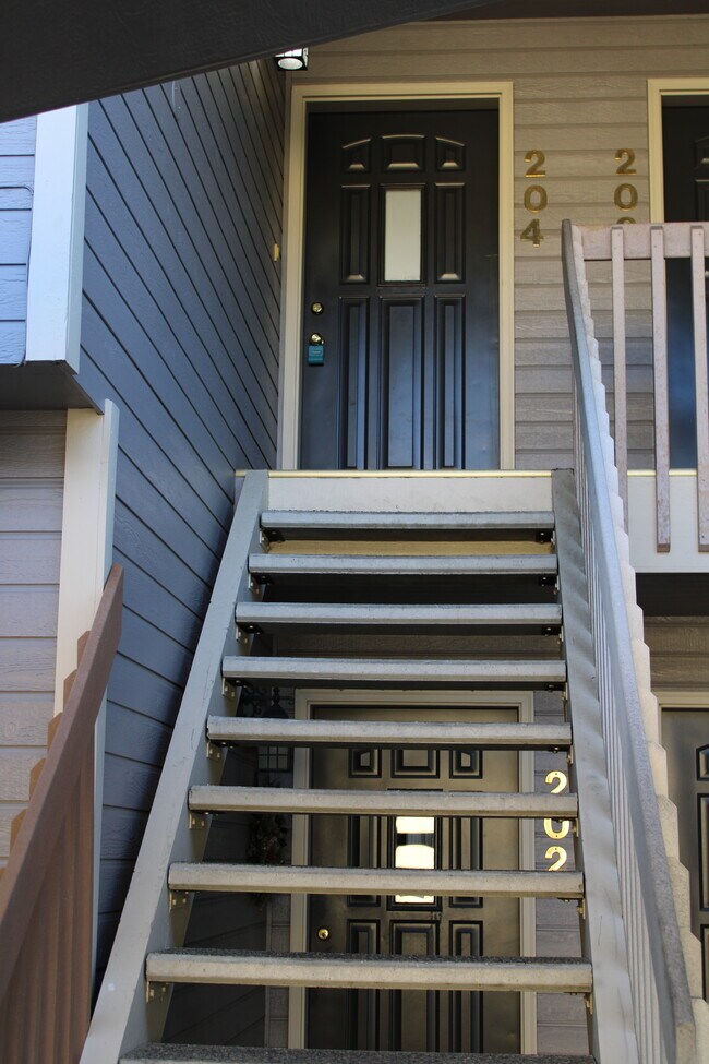 Building Photo - 1315 N Western Ave