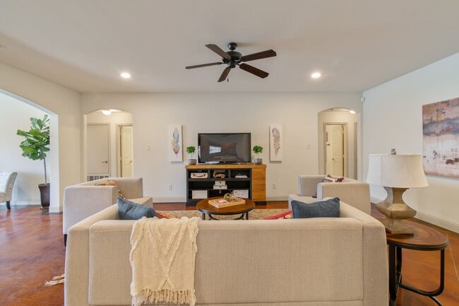 Building Photo - * MOVE IN SUMMER 7/19/2027 * 5 Bed 3 Bath,...