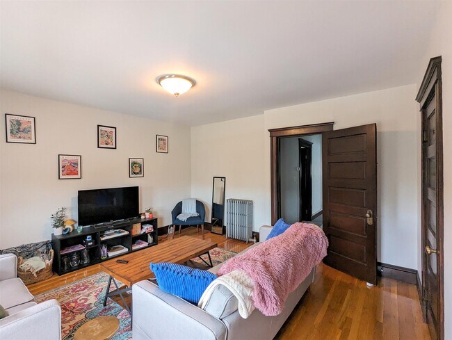 Foto del edificio - 92 Powder House Blvd