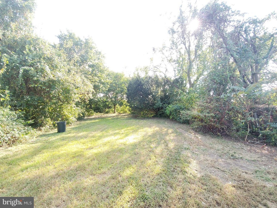 Primary Photo - 530 Columbia Ave