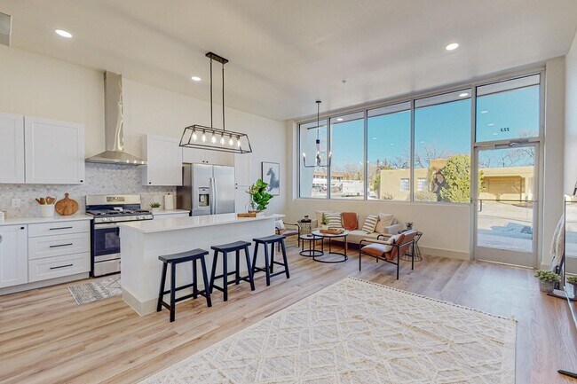 Foto del edificio - 223 Sierra Dr SE