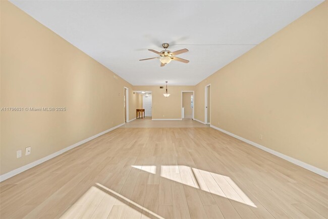 Foto del edificio - 933 Cypress Grove Dr