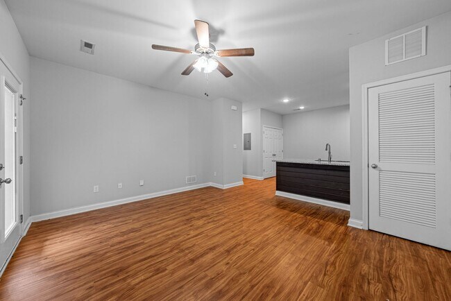 Foto del edificio - 1592 Collegeview Dr