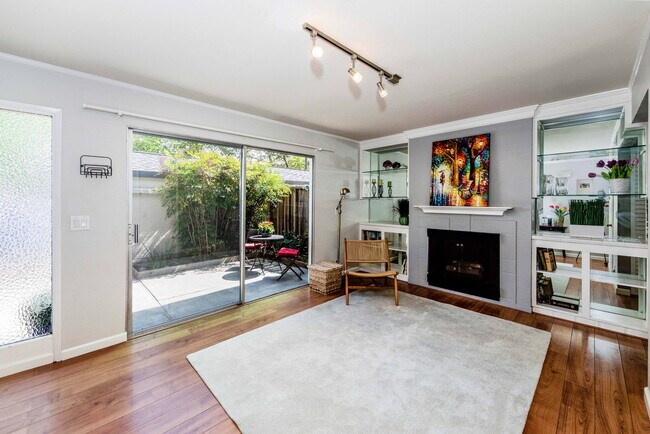 Building Photo - 1877 Holland Dr