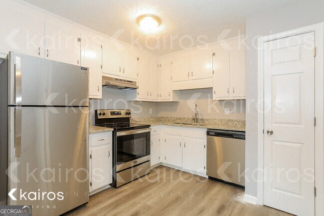 Building Photo - 415 Deer Park Dr