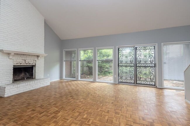 Building Photo - 3BD/2.5BA Townhouse located in Barfield Place!