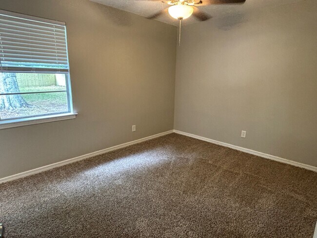 Foto del edificio - 145 Courtaulds Ave