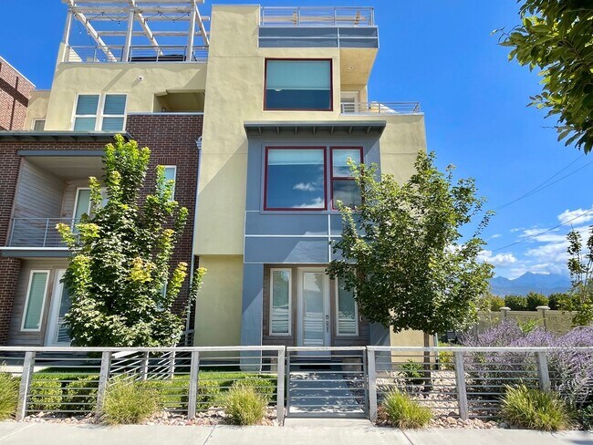 Foto del edificio - Gorgeous Townhome in South Jordan!