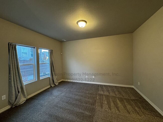 Foto del edificio - Gorgeous 3 Bedroom Townhouse Located in No...