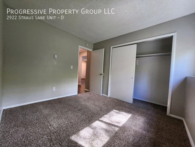 Building Photo - 2922 Straus Ln