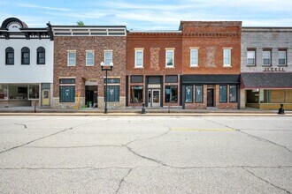 Building Photo - 322 S Locust St