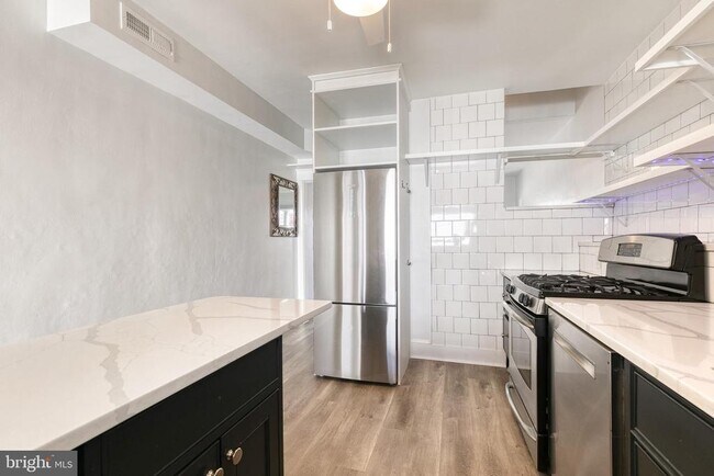 Foto del edificio - 860 W 33rd St