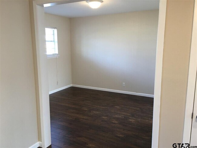 Foto del edificio - 1101 Balmoral Dr