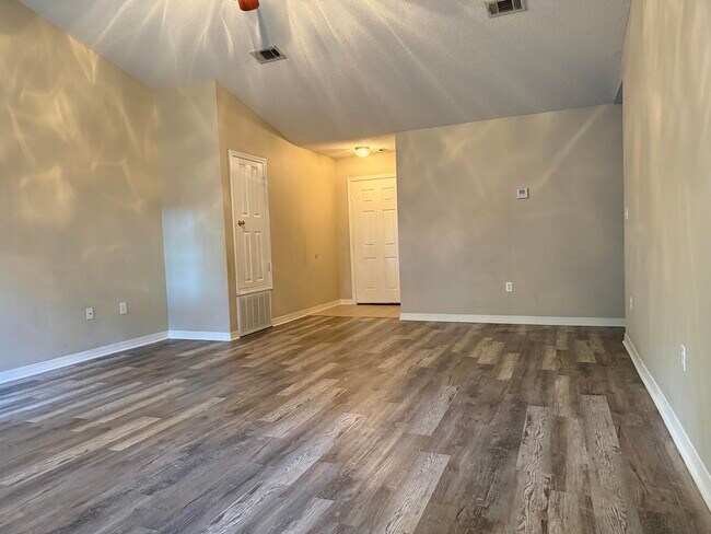 Foto del edificio - 192 Mary Ln