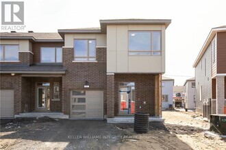 Building Photo - 212 Ormiston Cres