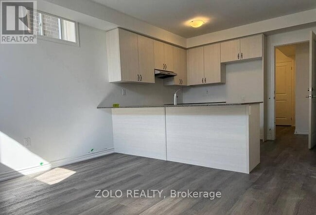 Building Photo - 77 Suzuki St