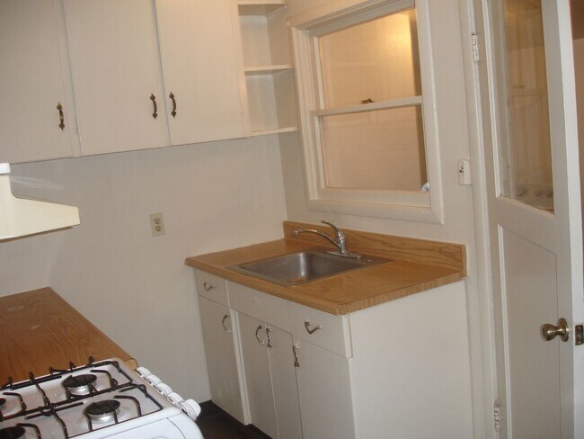 Building Photo - 5773 Stratton Lane