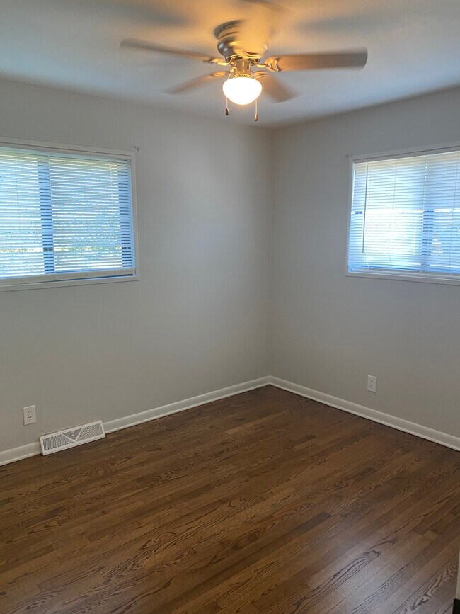Foto del edificio - 5601 N Northwood Rd
