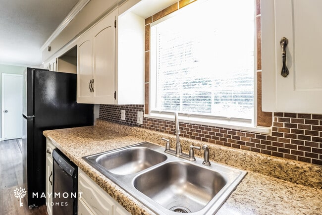 Building Photo - 4000 Sandra Ln