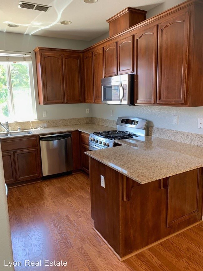 Building Photo - 3 br, 2.5 bath House - 10 Sheen Court