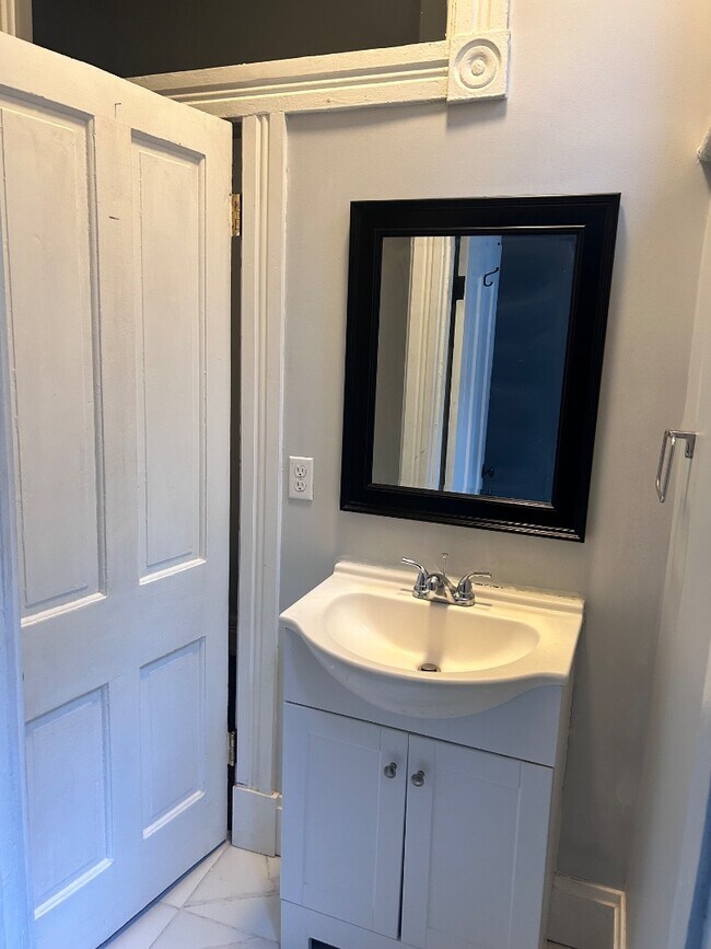 Foto del edificio - 30 W Court - Unit 204