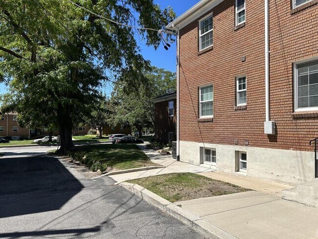 Building Photo - 808 E 300 S