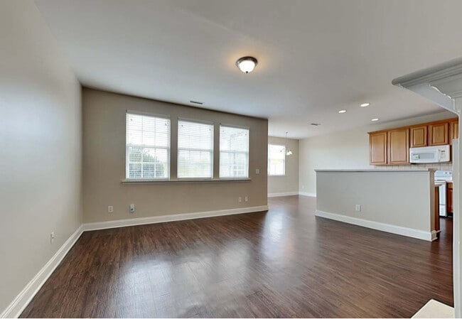 Building Photo - 208 Edgecroft Way