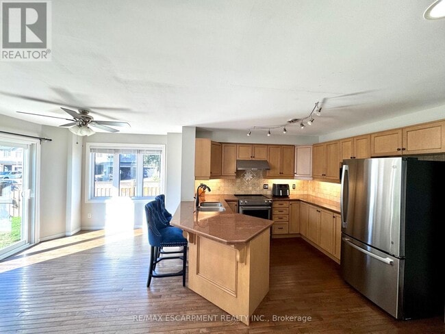 Building Photo - 122 Foxborough Dr