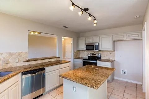 Building Photo - 3042 Shady Creek Ln