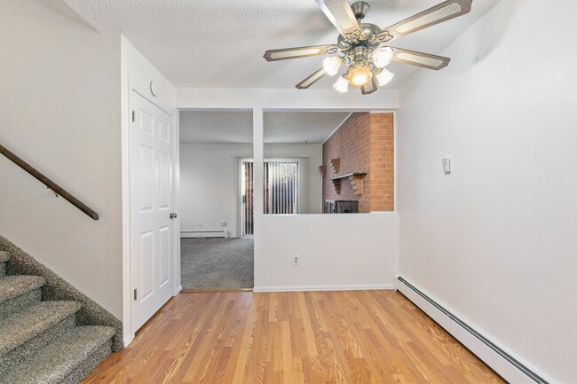 Foto del edificio - 1145 Willow Bend Cir