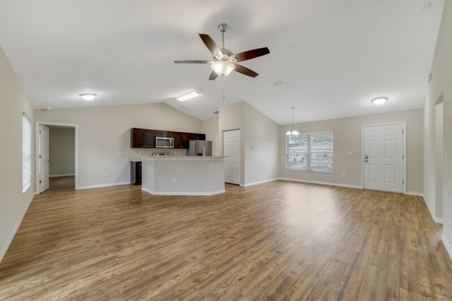 Building Photo - 60 Bahia Court Track