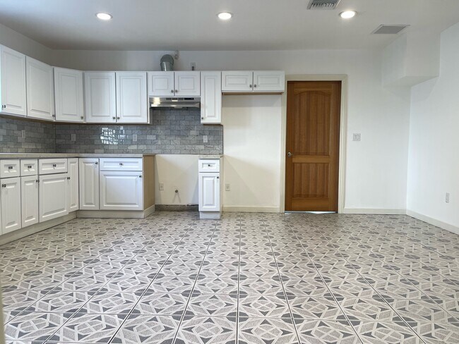 Foto del edificio - 9791 Arleta Ave