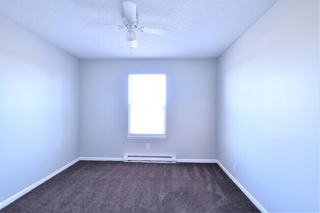 Building Photo - 8605 Holmes Rd