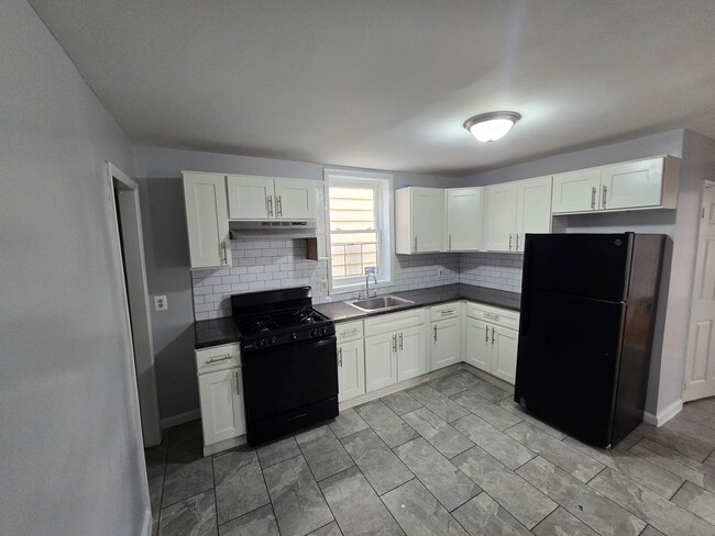 Building Photo - 469 S 14th St