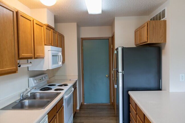 Foto del edificio - $1,550 | 2 Bedroom, 2.5 Bathroom Multi Floor Town Home | Pet Friendly* | Available for Immediate ...