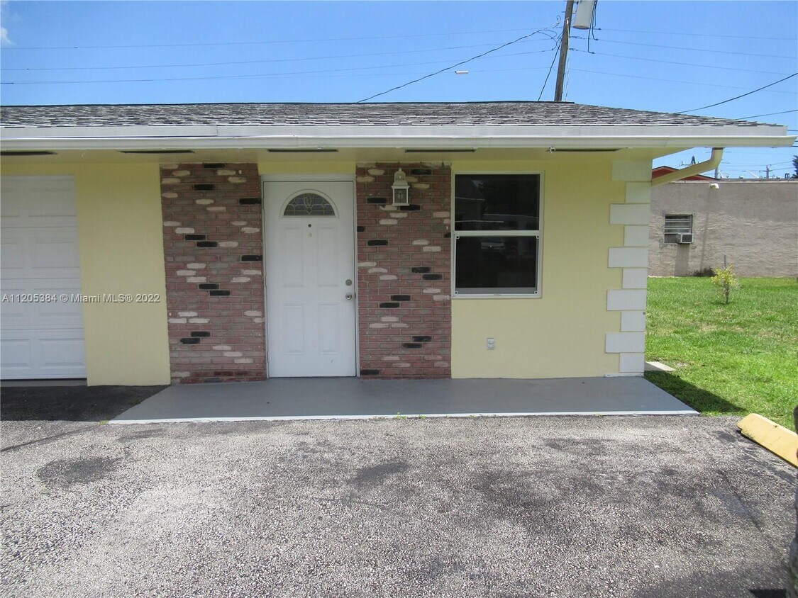 511 N 60th Way Unit East, Hollywood, FL 33024 Room for Rent in