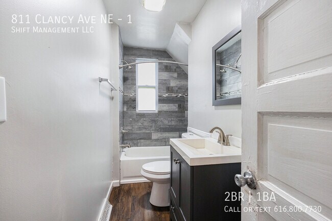 Foto del edificio - 811 Clancy Ave NE