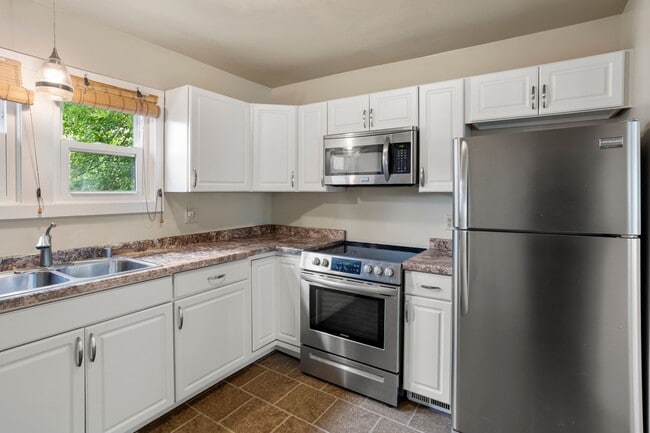Building Photo - Two Bedroom Appleton House
