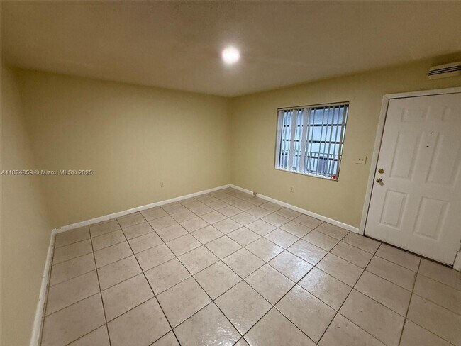 Foto del edificio - 1225 W 30th St