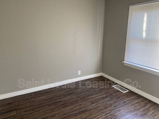 Building Photo - 10069 Tappan Dr