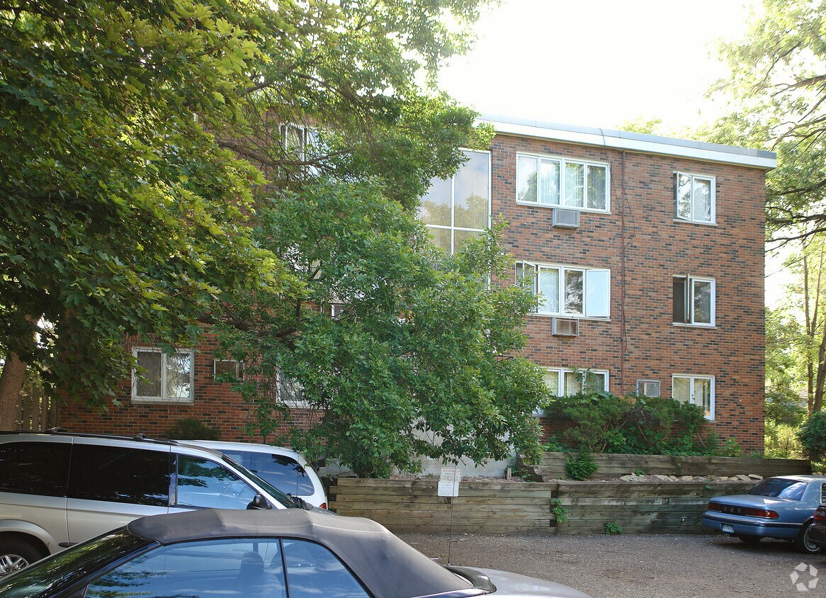 Primary Photo - 748 Tatum 12-plex