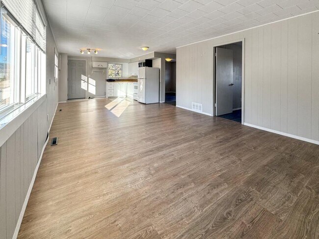 Building Photo - 2.0 bedroom in Crowsnest Pass Alberta T0K 0E0